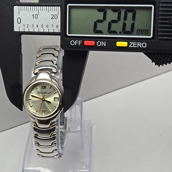 Eddie Bauer Date Watch 22mm Silver Gold Two Tone New Battery Runs - Picture 4 of 9